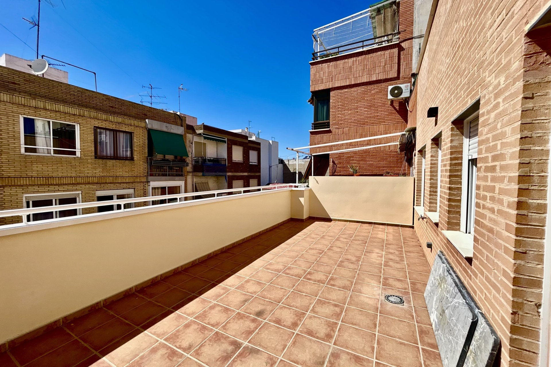 Rynek pierwotny - Daszek - Alicante (Alacant)